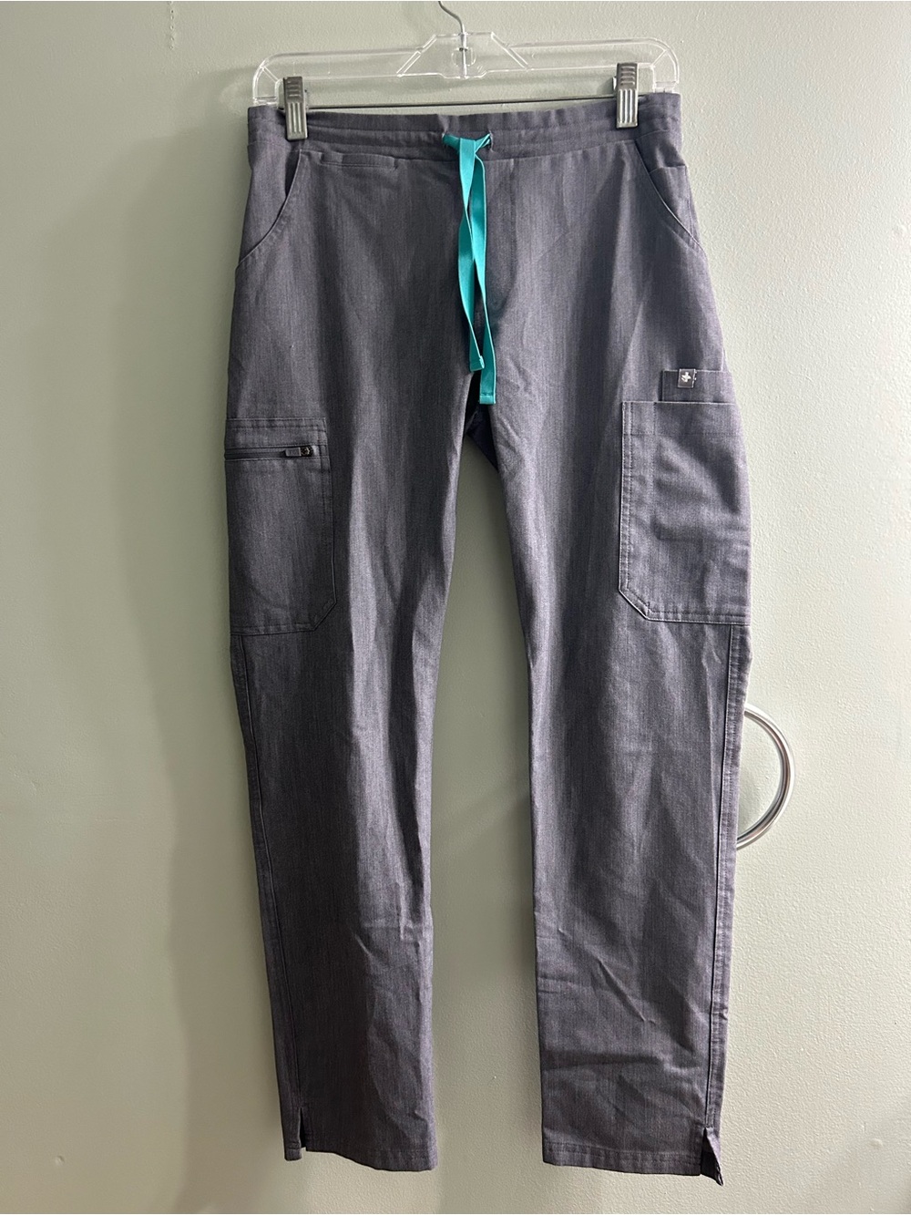 Figs yola skinny scrub pants grey